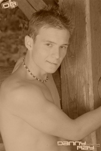4ea7ccefc24a1f68bf519399290ddbbd.image.200x300